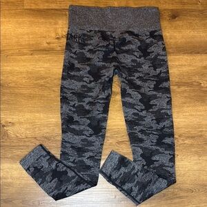 Gymshark High Waisted Scrunch Bum Black Gray Camo Seamless Leggings Women’s XS